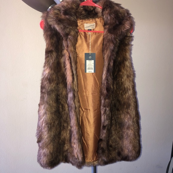 universal thread faux fur vest